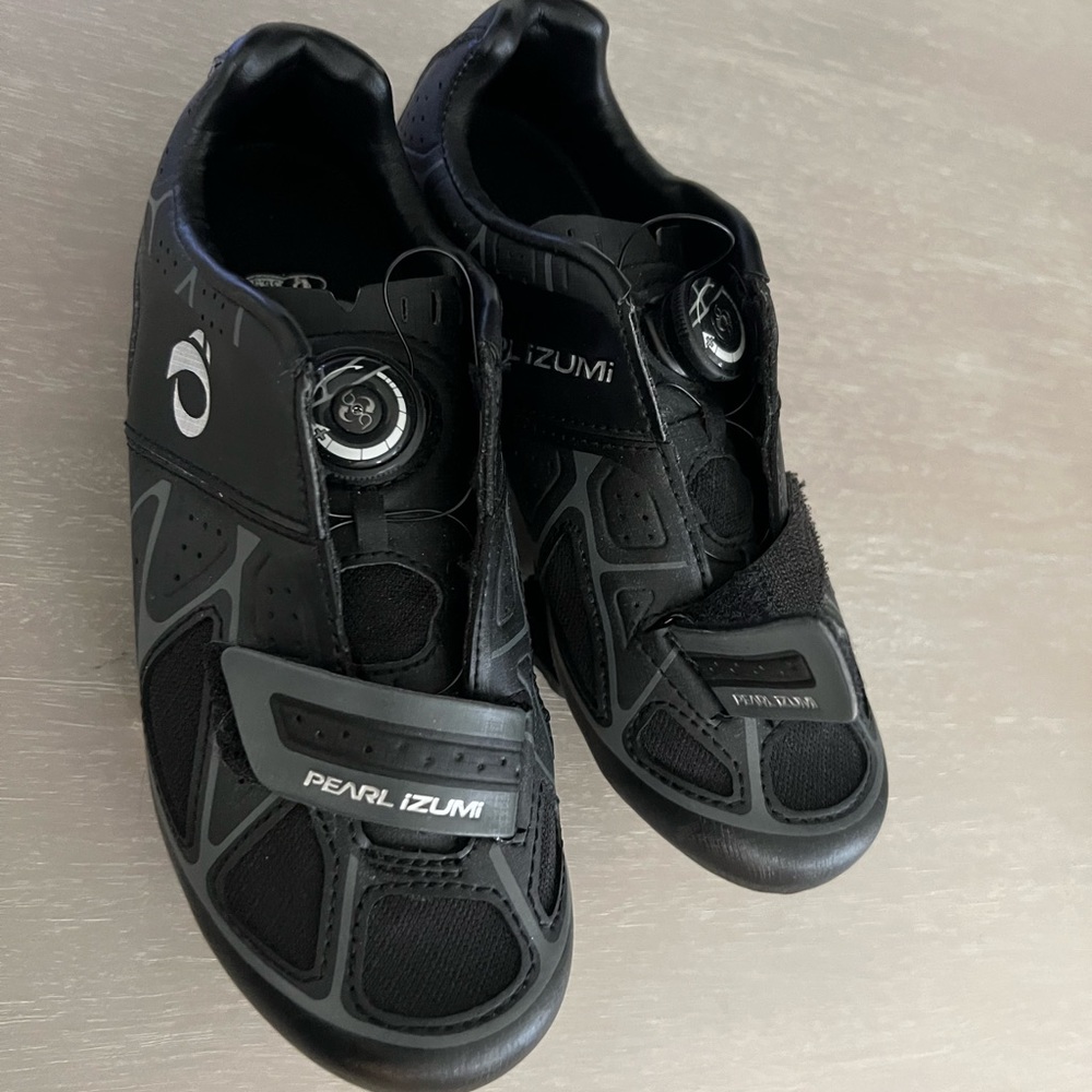 Pearl Izumi Women's Size 6 Cycling Shoes